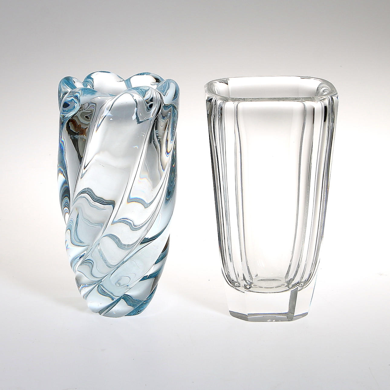 VASER, 2 st, Edvin Öhrström, Orrefors. Sven Palmqvist. 1900-tal.