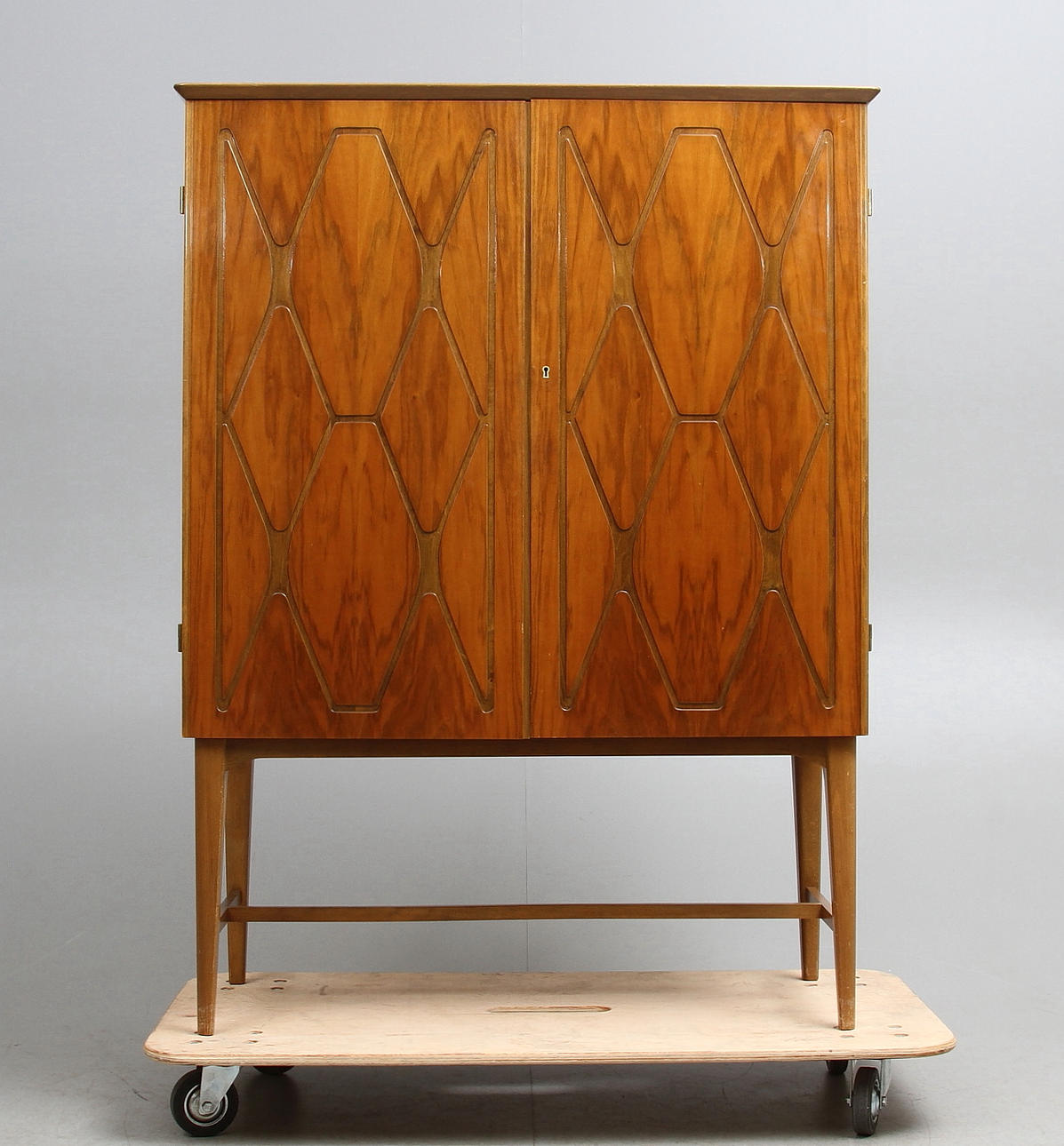 MATSALSSKÅP, AB Stilmöbler i Linköping, 1900-talets mitt.