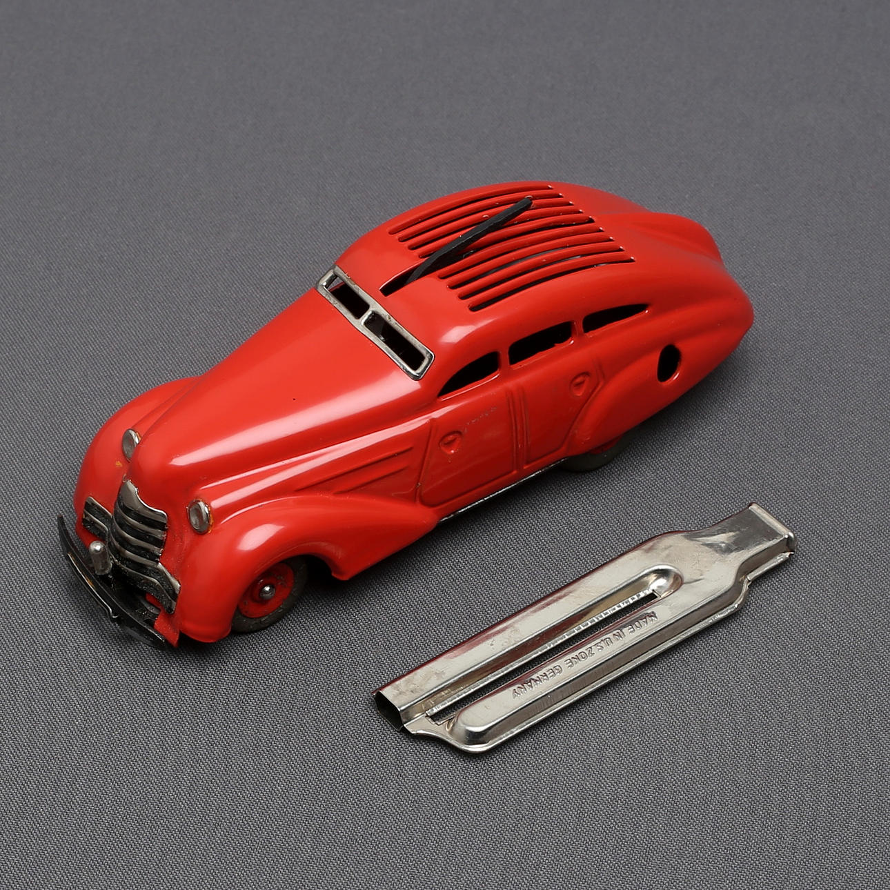 SCHUCO Magico-Auto 2008, red plate, clockwork, USZone Germany.
