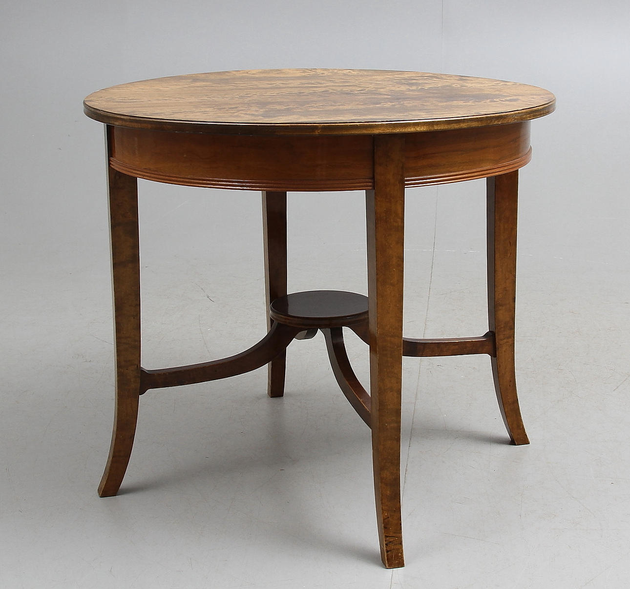 SALONGSBORD, 1900-talets första hälft.