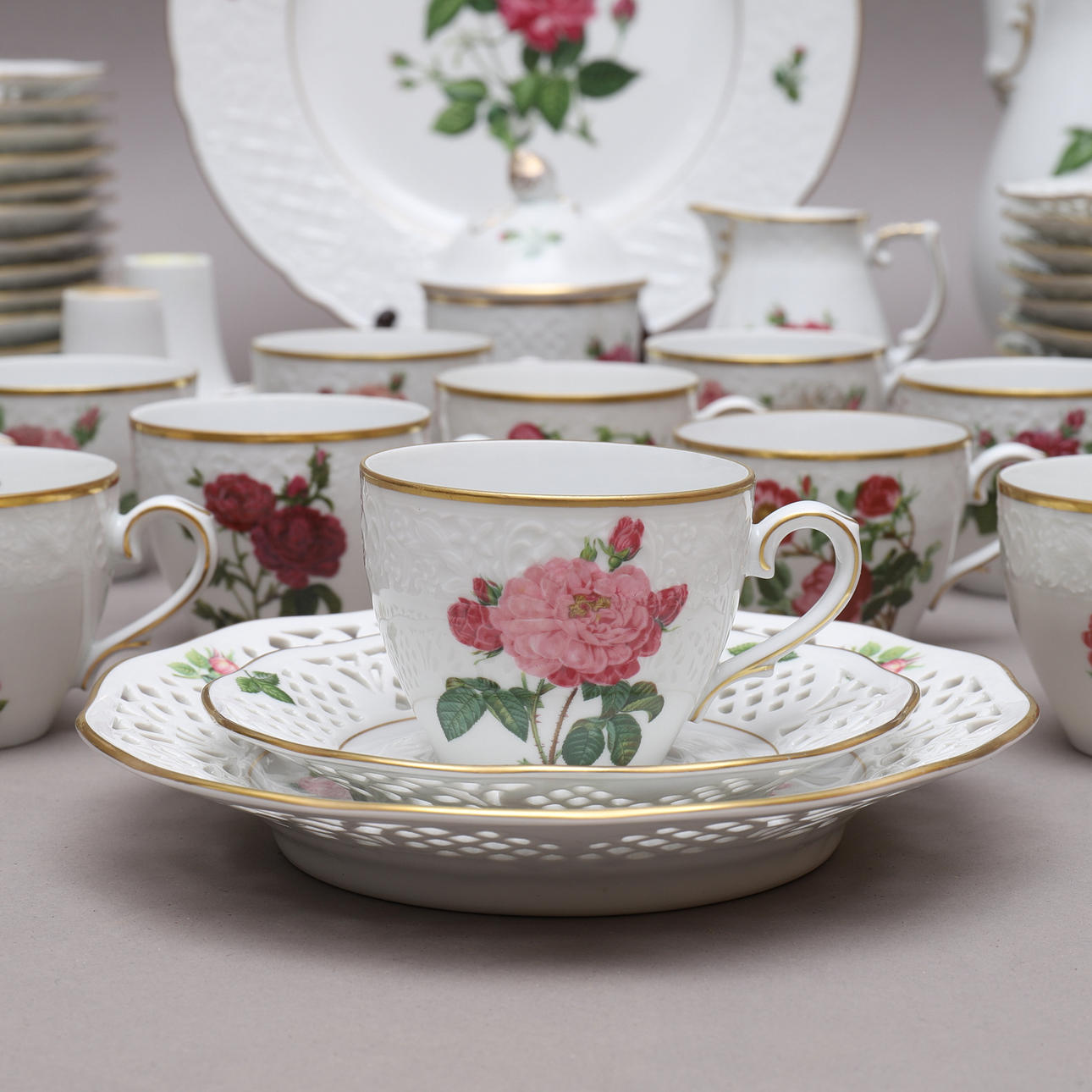 COFFEE SET, 46 parts, "Classic roses", Fyrklvern AB, Schumann Arzberg.  Ceramics & Porcelain - European - Auctionet
