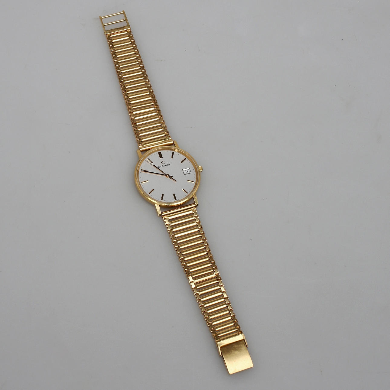 ARMBANDSUR, Eterna i 18K, Swiss made.