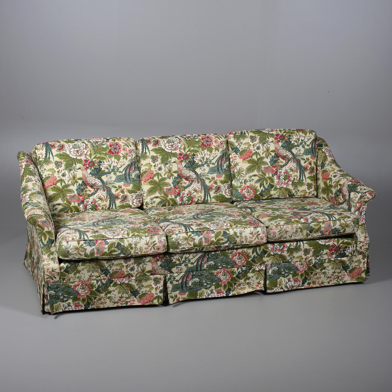 SOFFA, 3-sitsig med mönstrad kretongklädsel, sent 1900-tal.