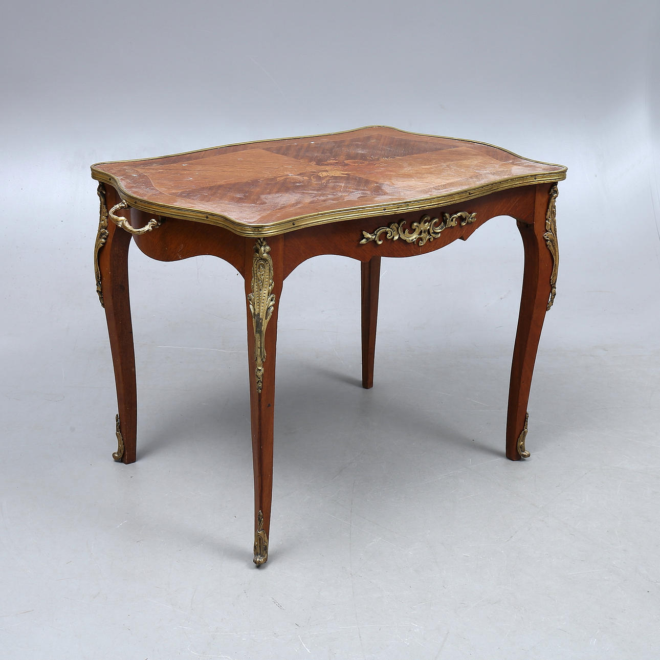 SIDEBORD med håndtag, rokokostil, 20. århundrede.