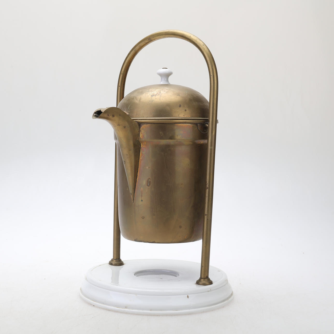 KAFFEBRYGGARE/PERKULATOR, mässing på porslinsfot.