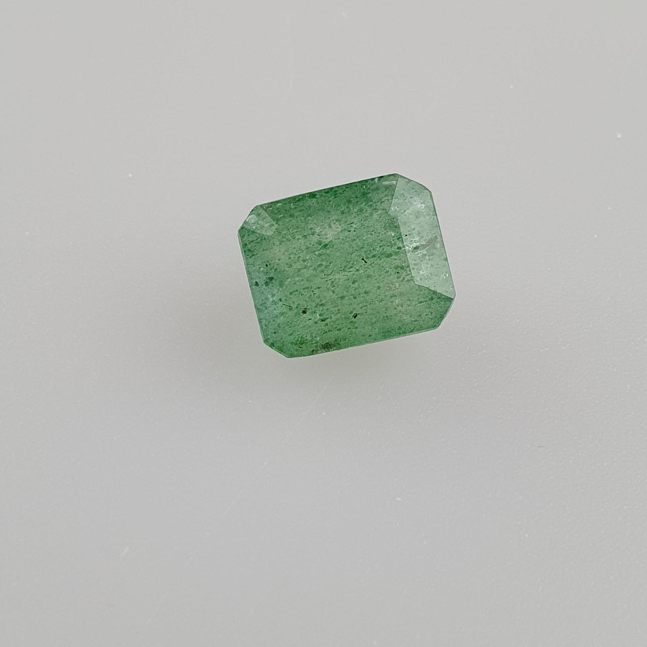 4.40CT SMARAGD ÄDELSTEN.