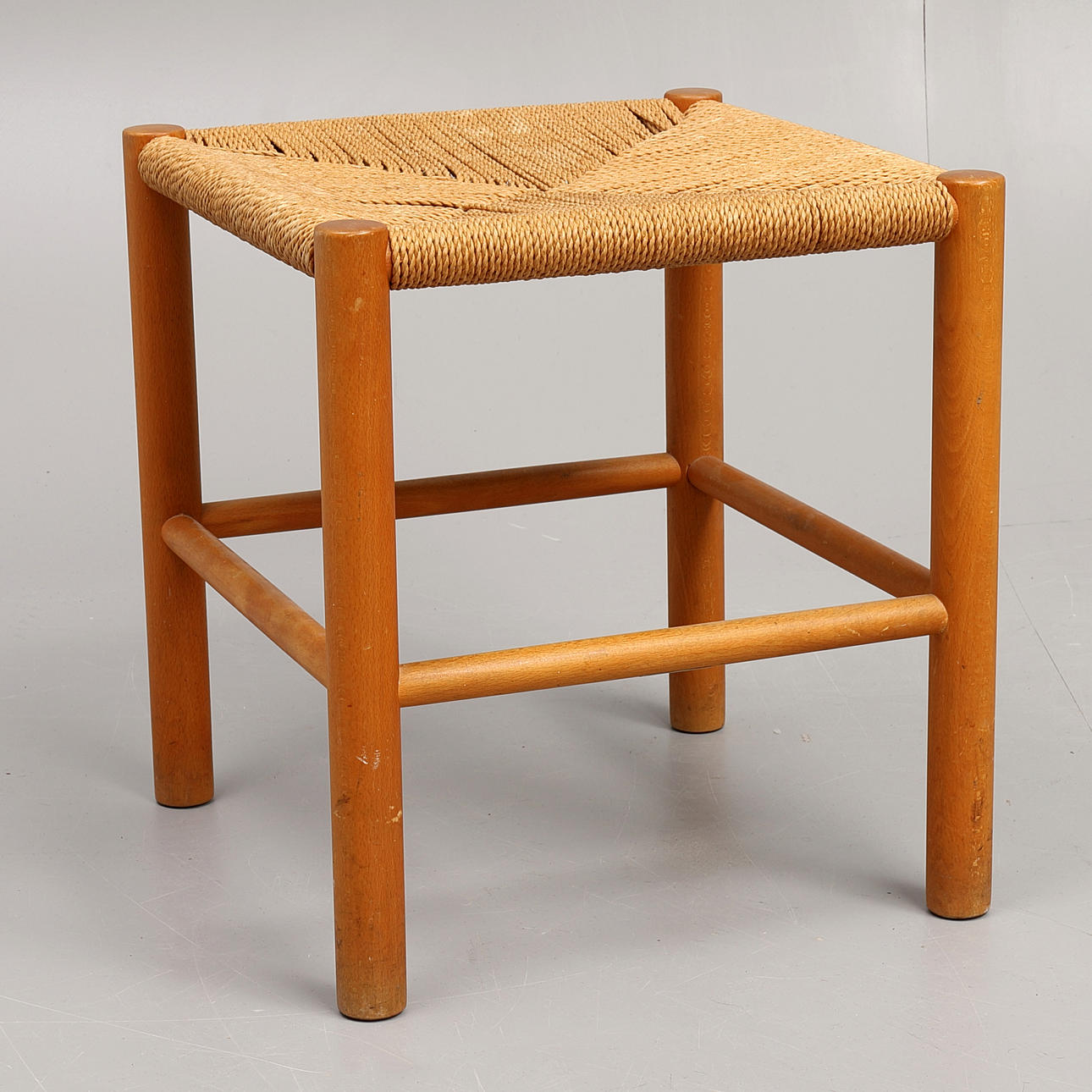 FRITZ HANSEN. Pall, bok, modelnr 1164.