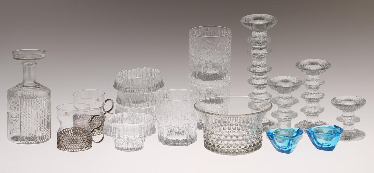 PARTI GLAS, 18 delar, bland annat Arabia, "Festivo" Iittala och "Krokus/Nyppylä" Saara Hopea. Finland.