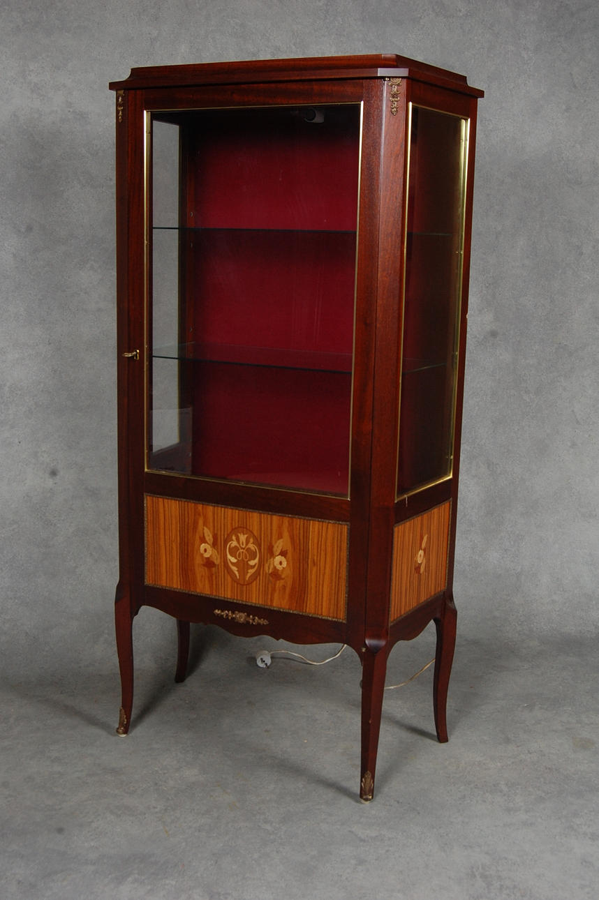 VITRINSKÅP, gustavianskstil, 1900-tal.