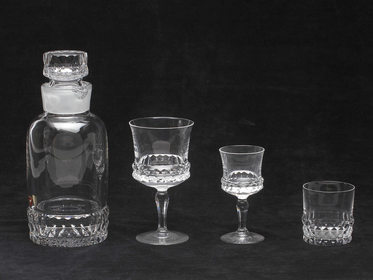 GLASSERVIS, 33 delar, "Silvia", Ingeborg Lundin, Orrefors, 1900-talets andra hälft3.