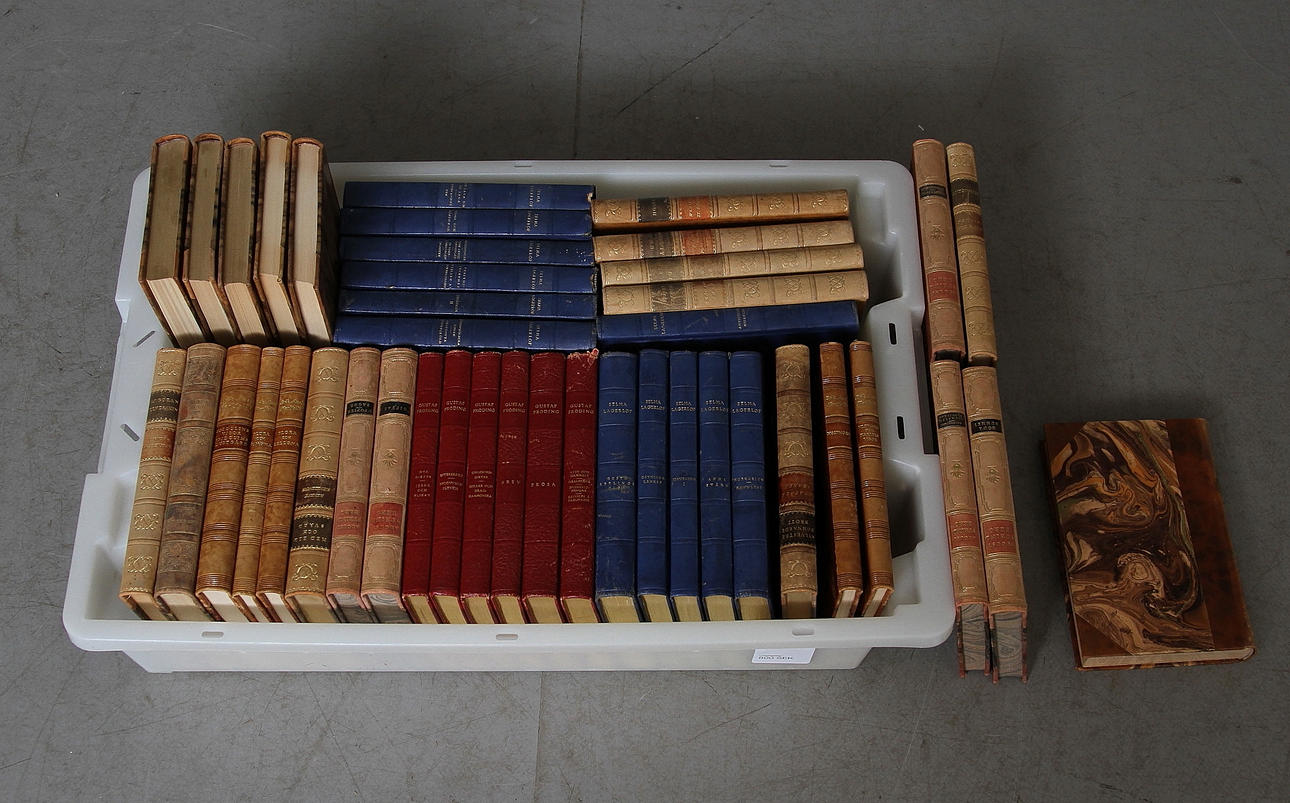 BÖCKER, skinnband, bland annat Selma Lagerlöf.