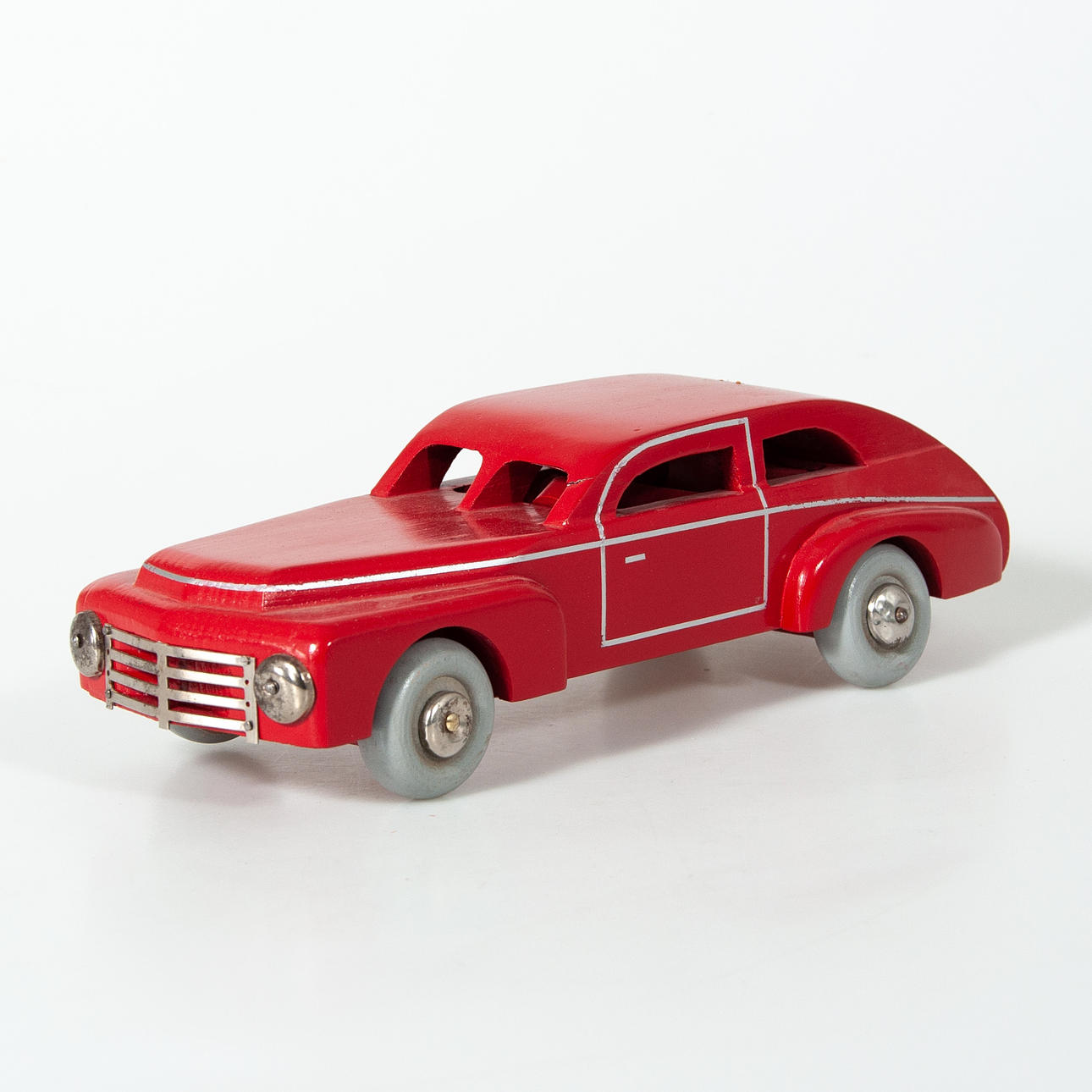 BRIO. Träbil, möjligen Volvo.