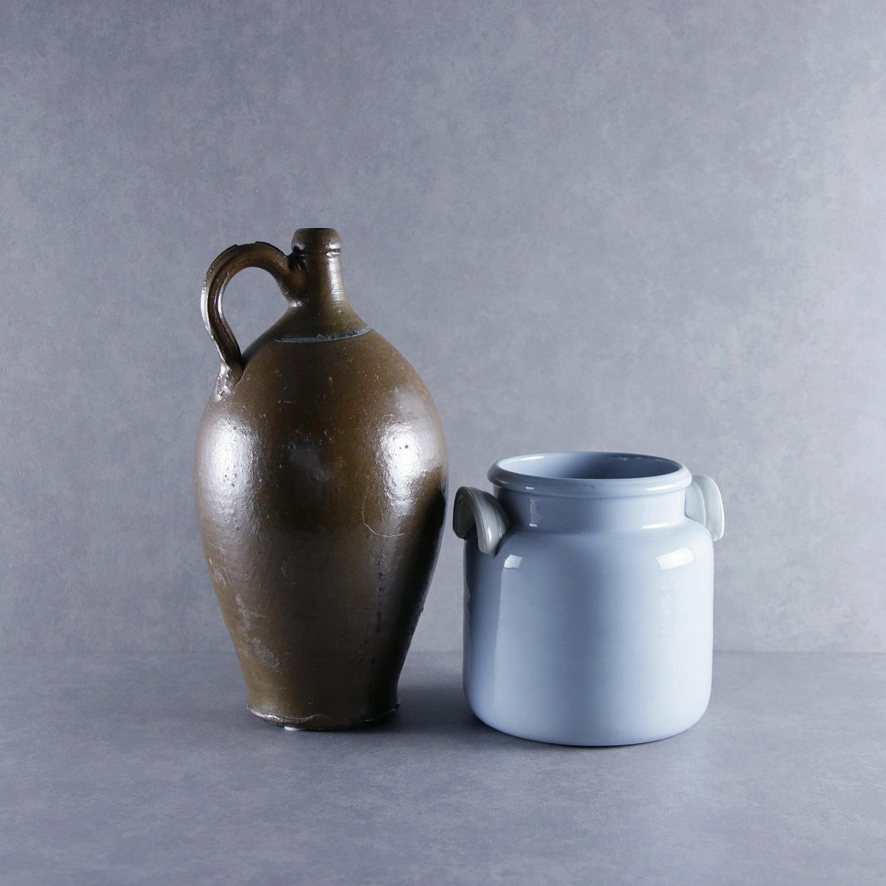 KRUS, 2 st, stengods, bl.a. Rörstrand, 1900-tal.