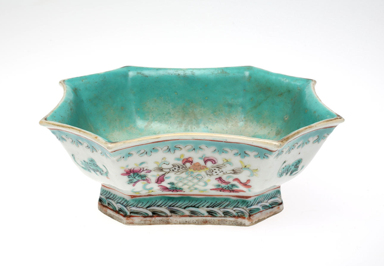 SKÅLFAT, Kina, Oktagonformat, 1700-tal.