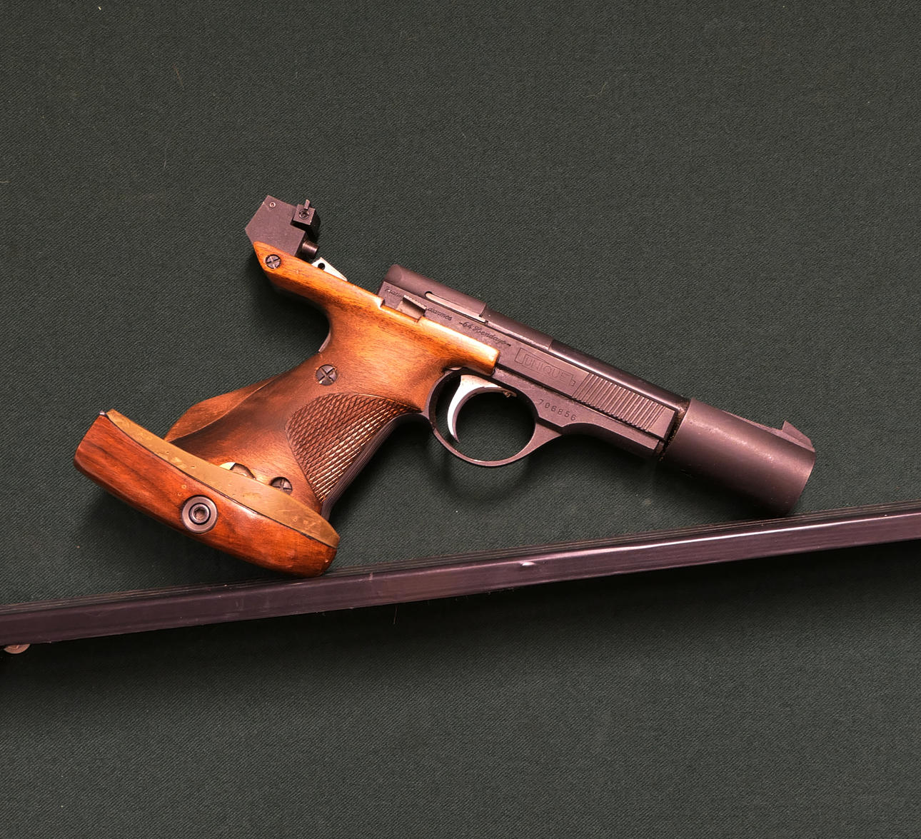 UNIQUE. Dez-69 706856.