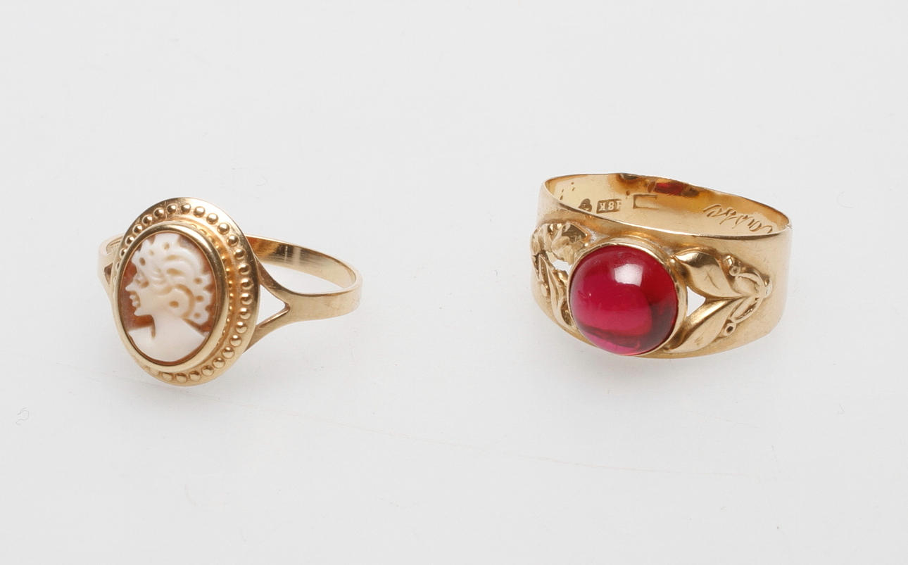 RINGAR, 2 st, 18k guld, vikt ca 4,9 gr.