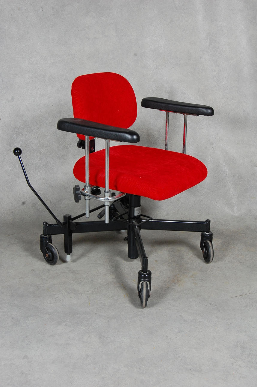 ARBETSSTOL, med många funktioner.