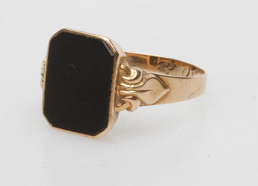 KLACKRING, 18k guld, vikt ca 3 gr.