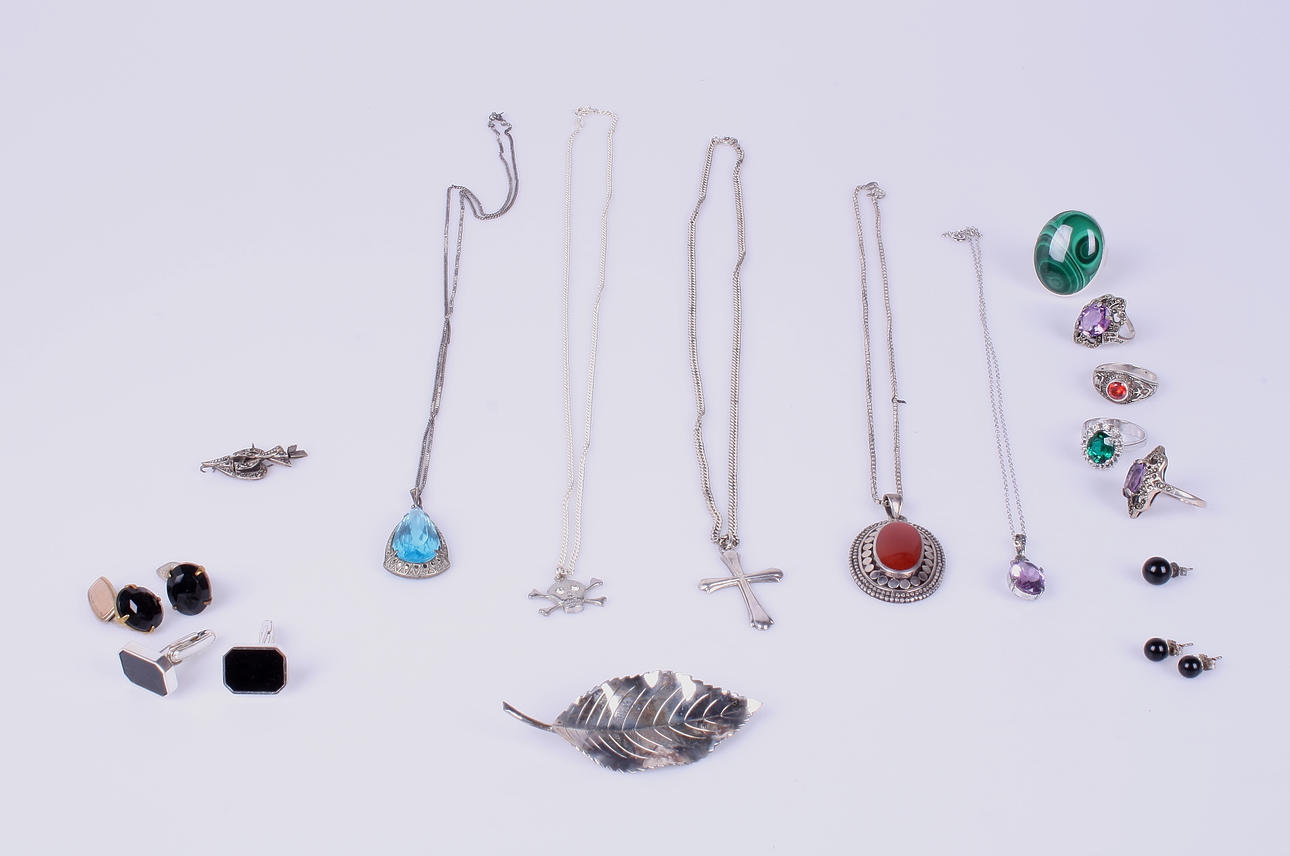 SMYCKEN, silver, bruttovikt ca. 137 gram.