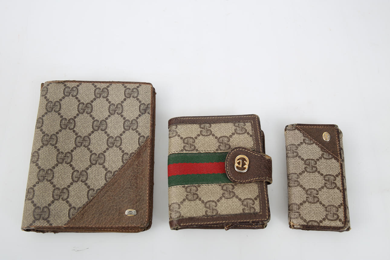 GUCCI. Plånböcker och nyckelring, 3 delar, Italien.