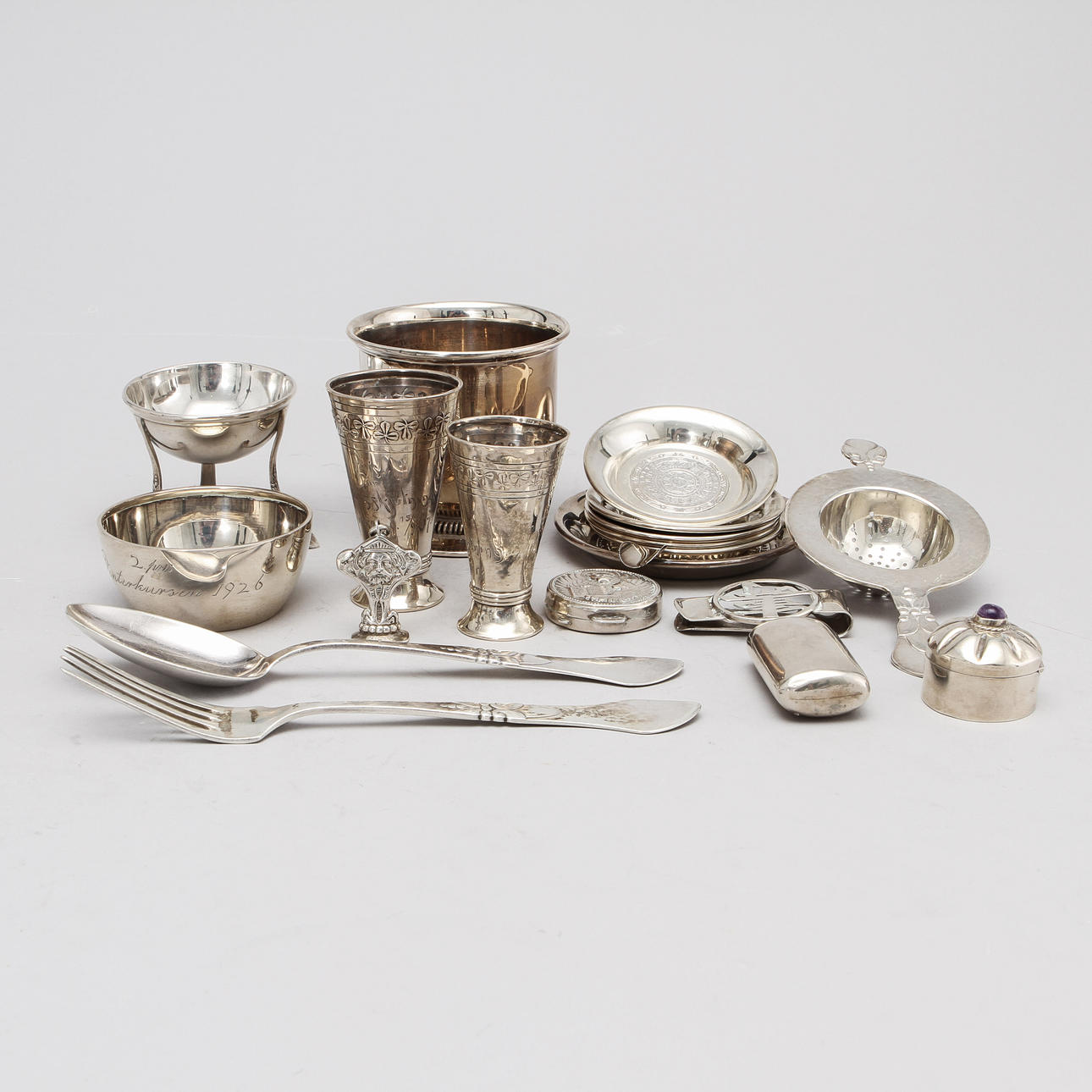 SILVERFÖREMÅL, 18 st. 1900-tal. Vikt ca 520 gram.