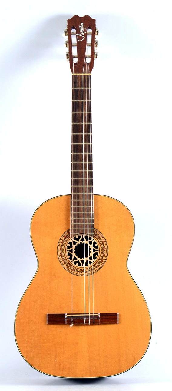 AUKUSTISK GITARR, Bjärton Isabella, 1900-tal.