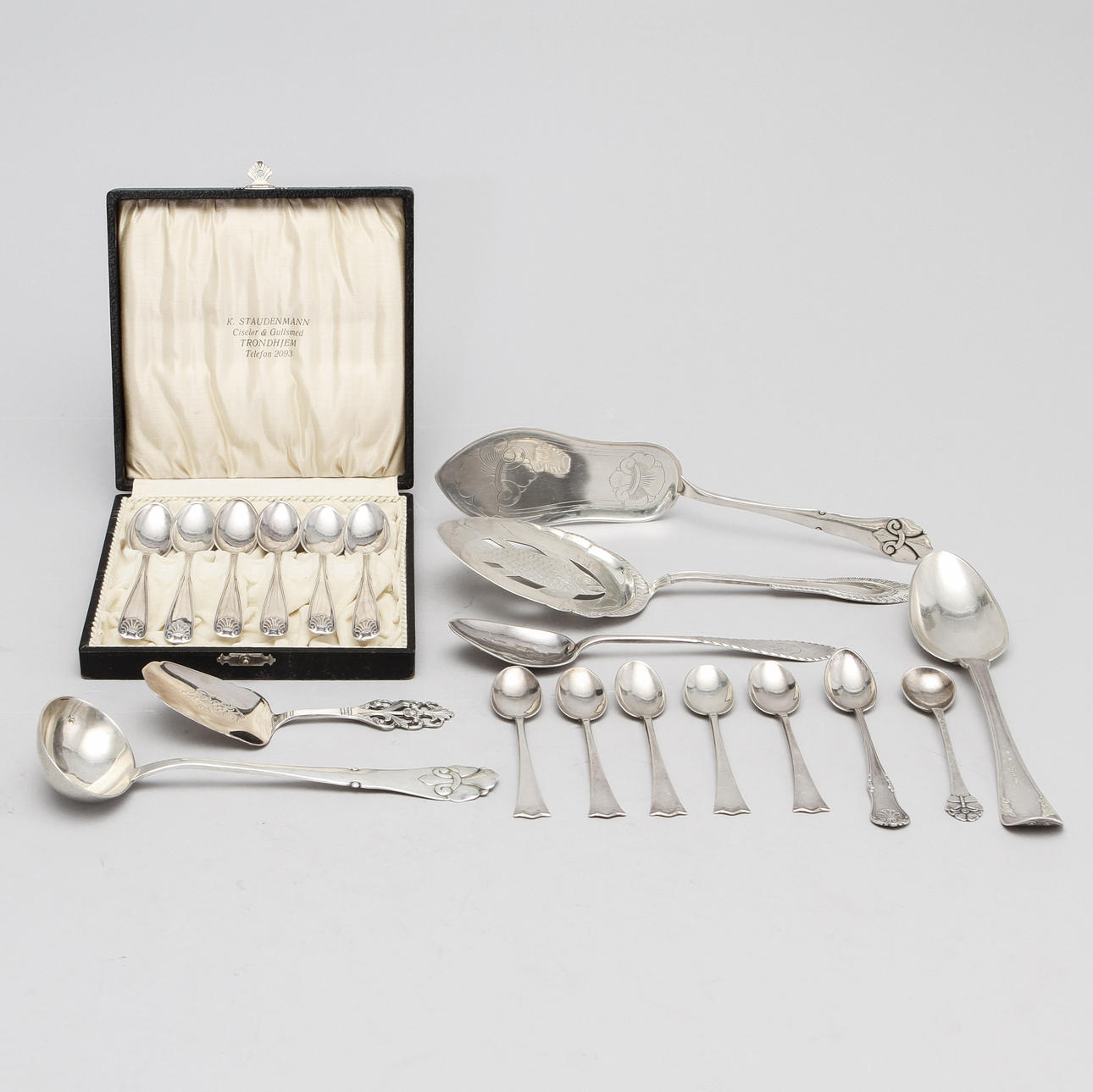 BESTICK, silver, 19 st, 18/1900-tal. Vikt ca 430 gram.