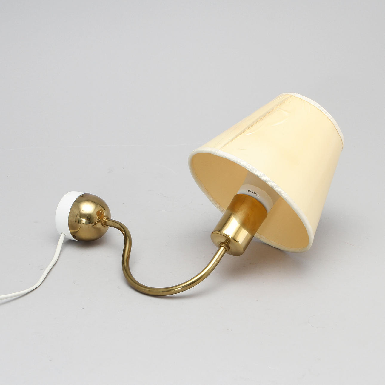 VÄGGARMATUR, modell 2334, mässing. Josef Frank för Firma Svenskt Tenn, Stockholm.