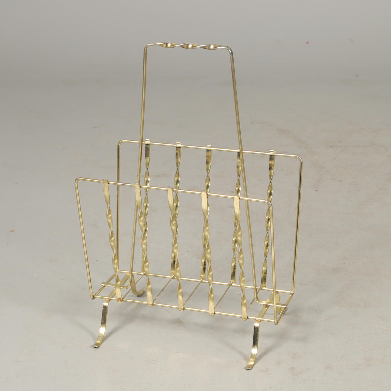 TIDNINGSSTÄLL, mässing.