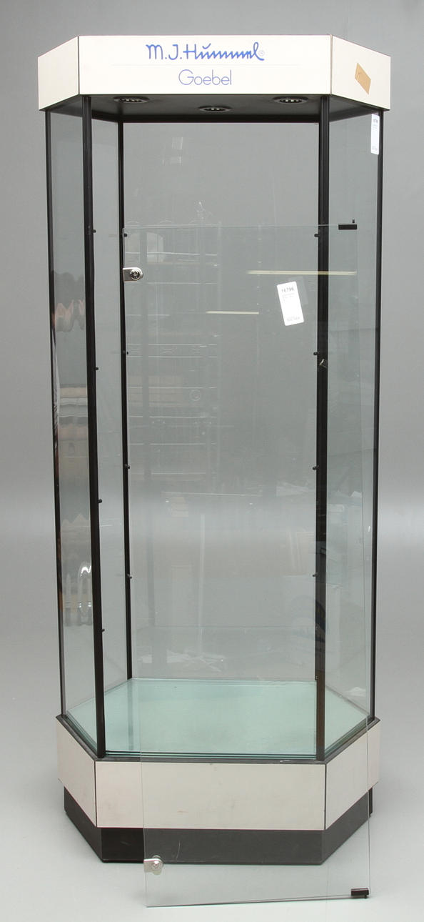 MONTERSKÅP, på hjul, 1900-tal.