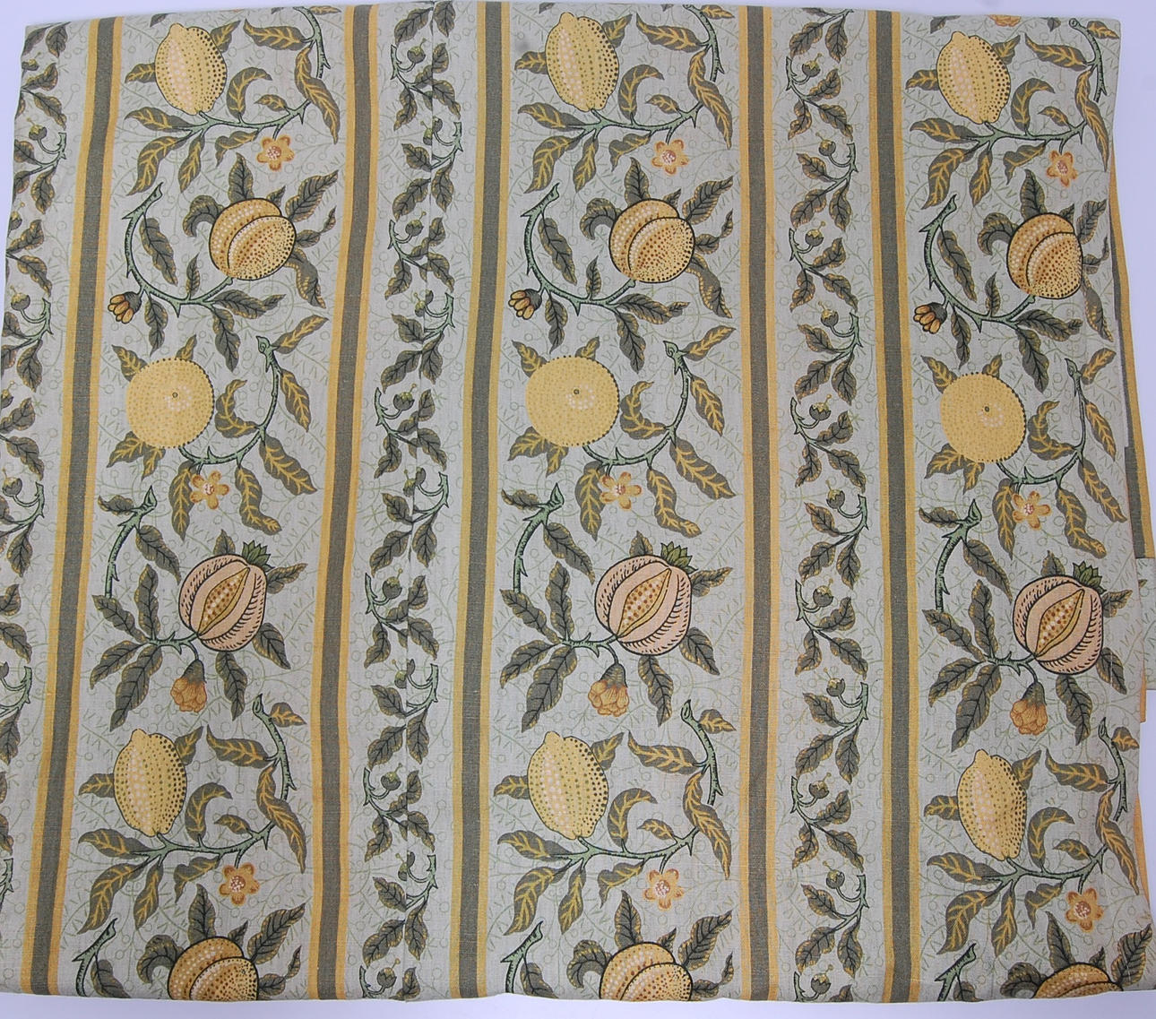 GARDINLÄNGDER, 4 st våder, " Fruit Stripe " Sandersson, England.