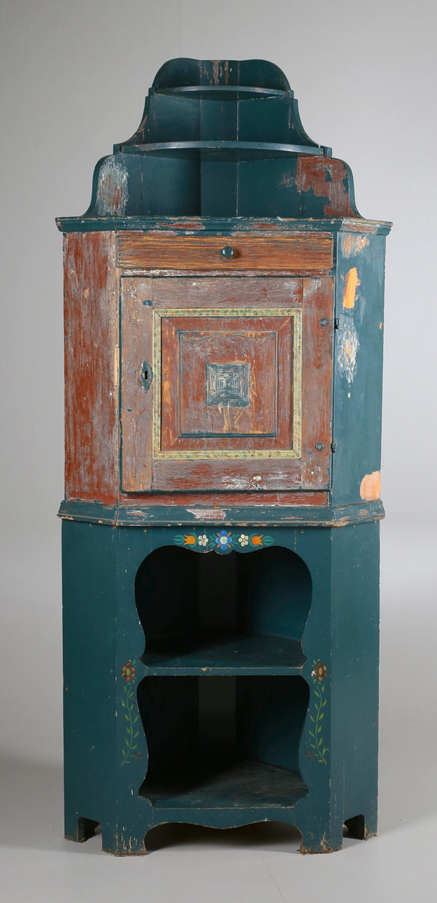 ALLMOGESKÅP, 2 delar/hörnskåp, 1800-talets senare del.