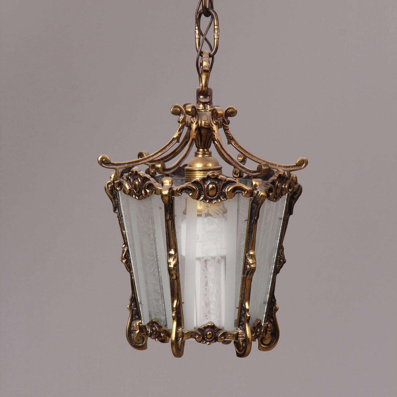 TAKLYKTA, glas och mässing, 1900-talets mitt.