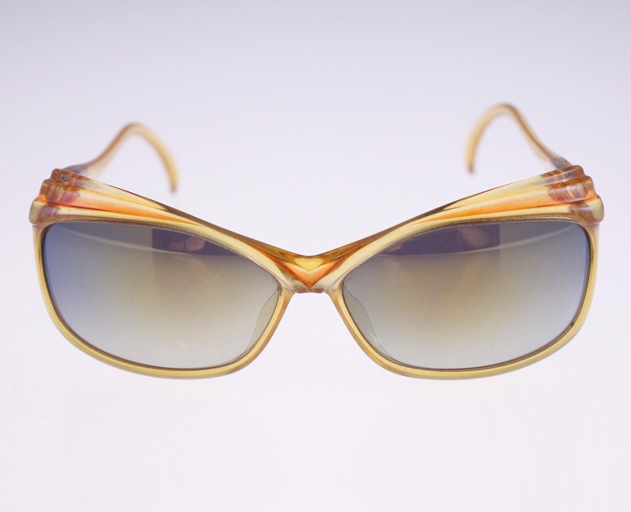 SOLGLASÖGON, Christian Dior.