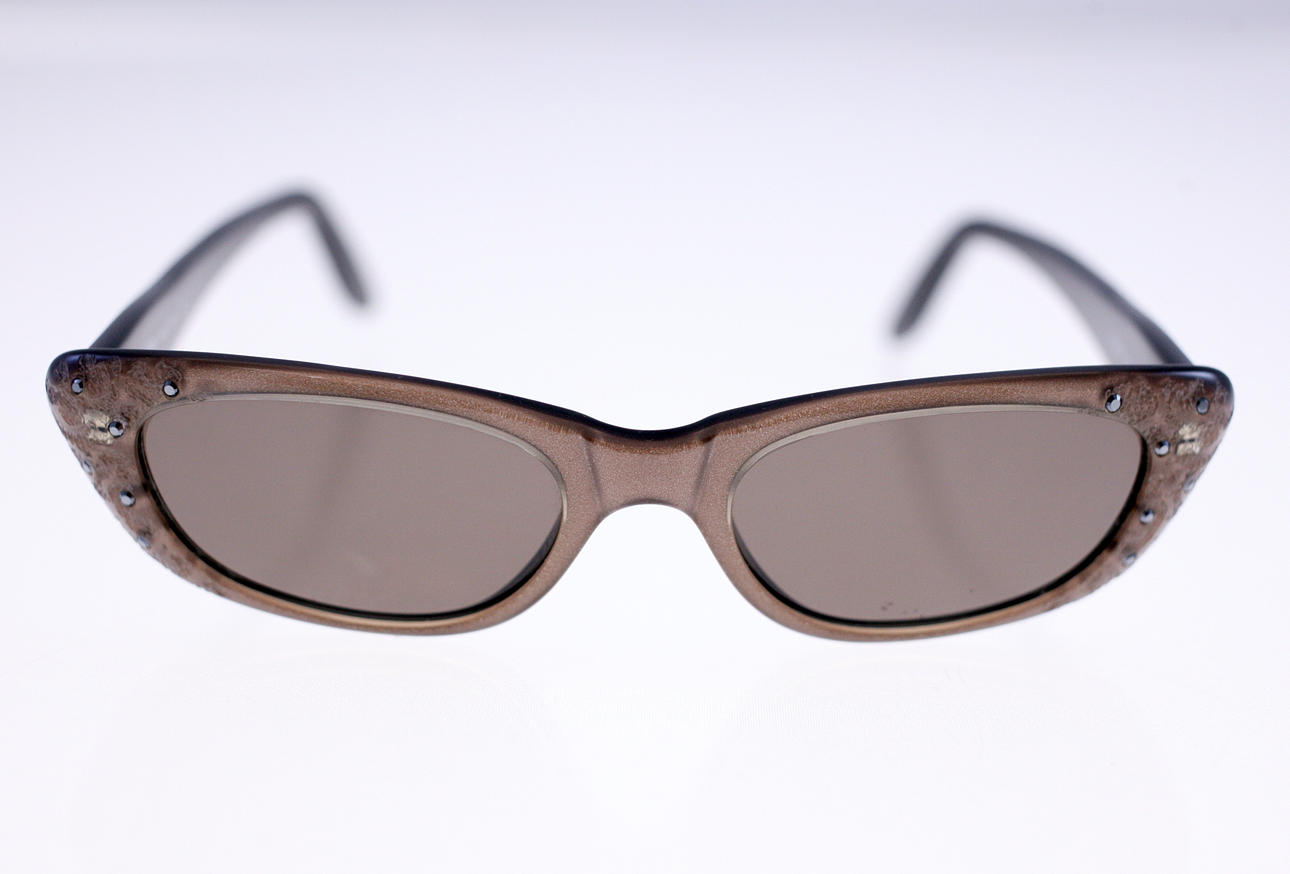 SOLGLASÖGON, Chloe.