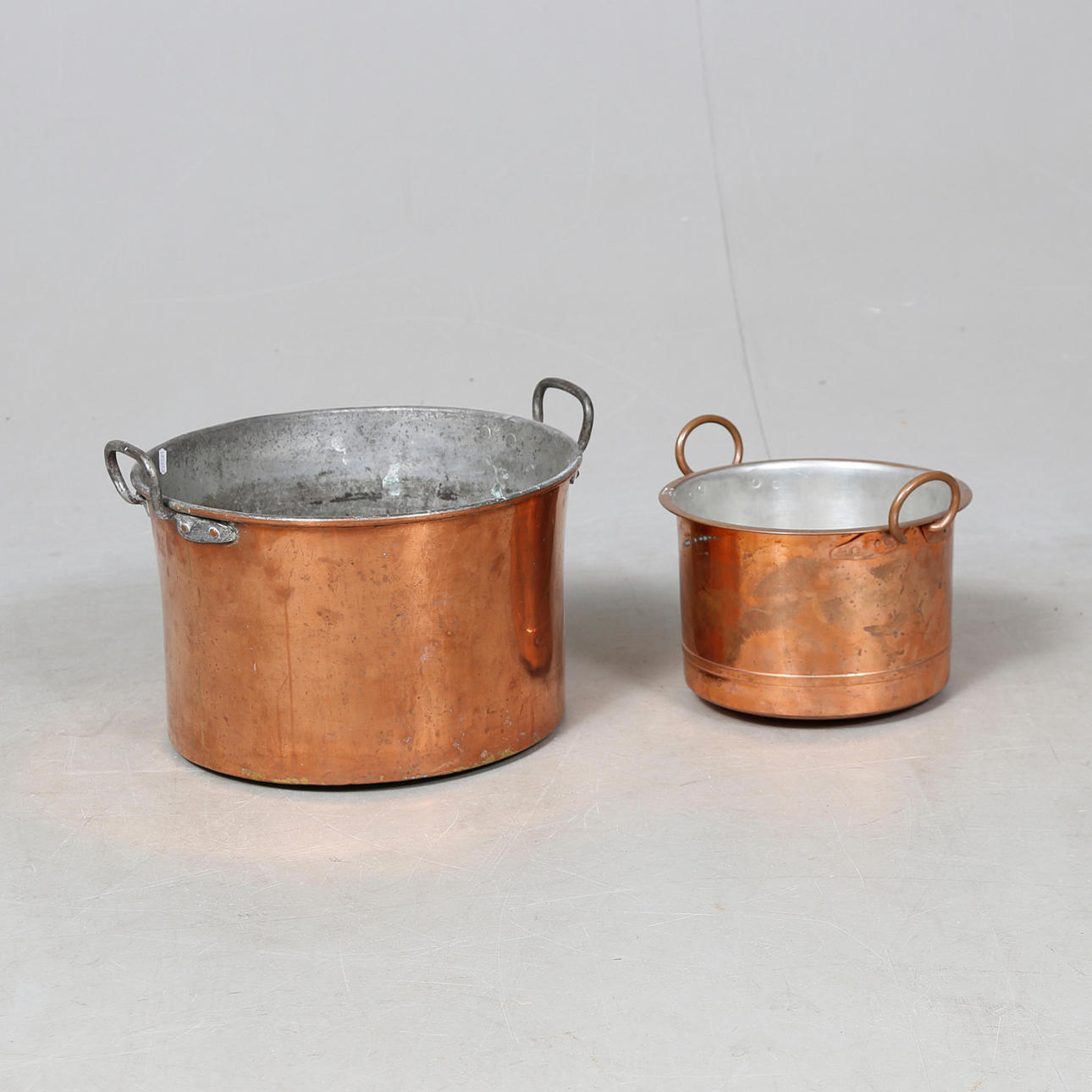 COPPER KETTLES, 2 pcs, one marked Häxan.