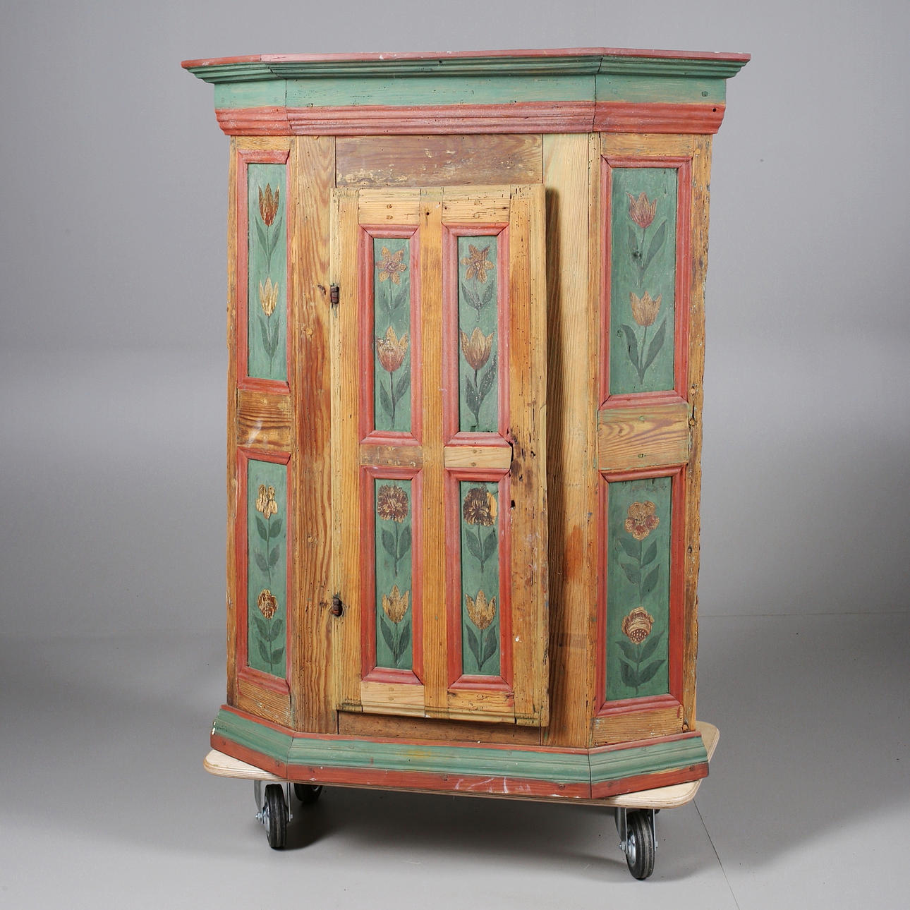 ALLMOGESKÅP, hörnskåp, 1800-taletas senare del.