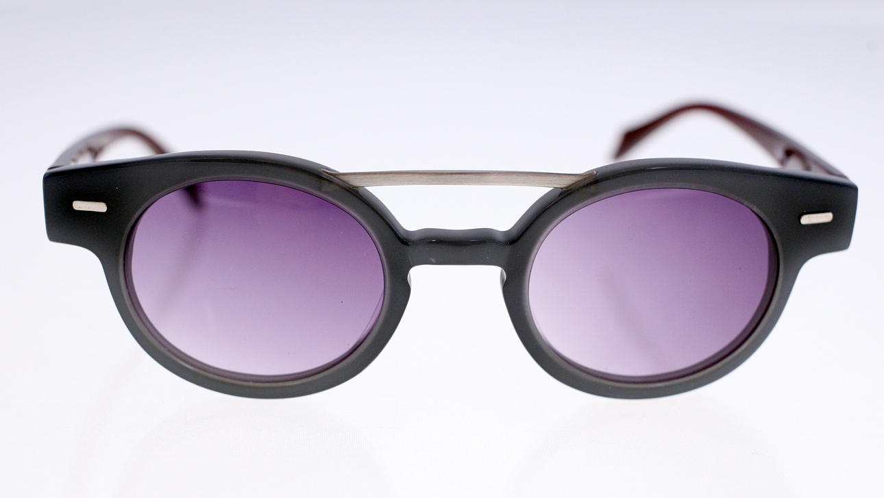 SOLGLASÖGON, Thierry Mugler.