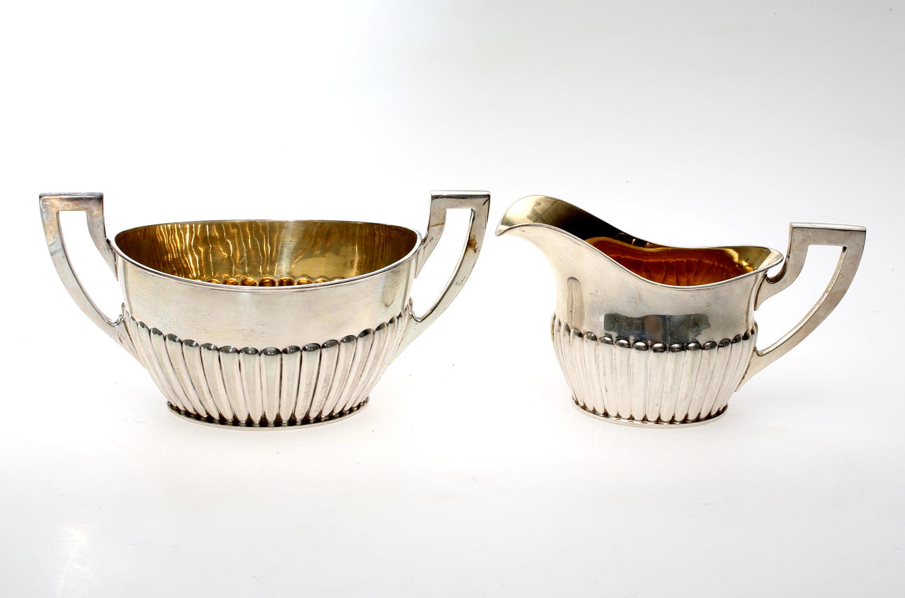 SILVERFÖREMÅL, 2 delar, gräddkanna och sockerskål.