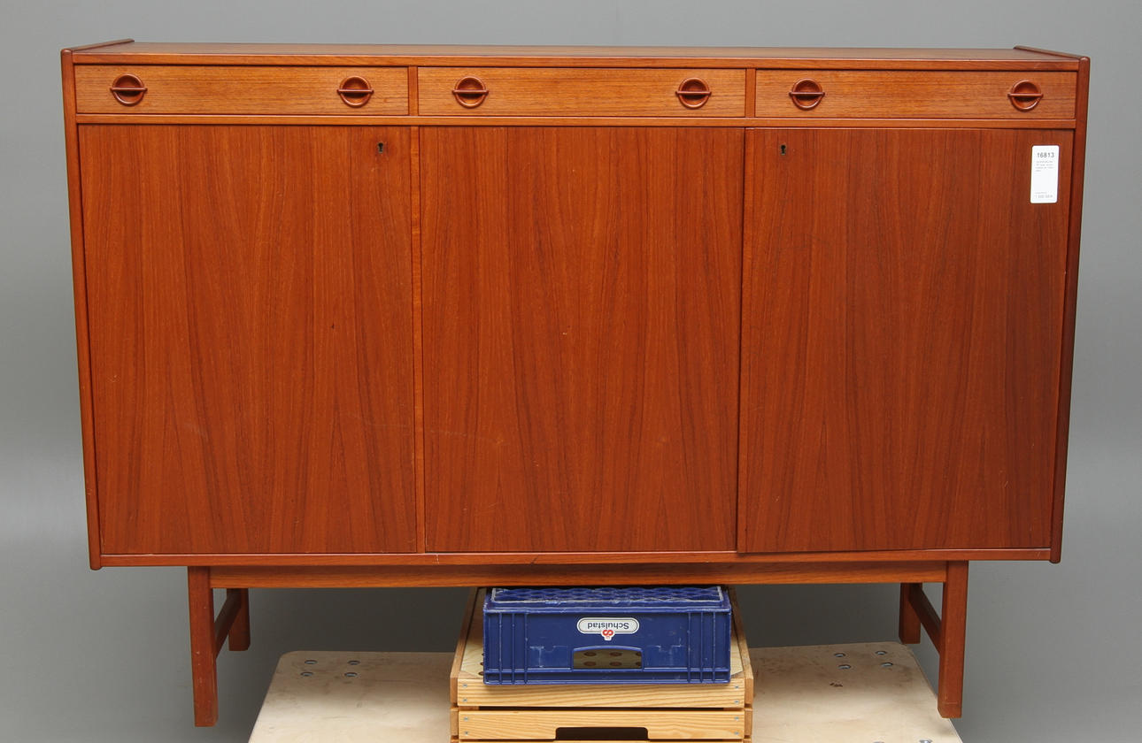 SIDEBORD/SKÅP, teak, andra hälften av 1900-talet.