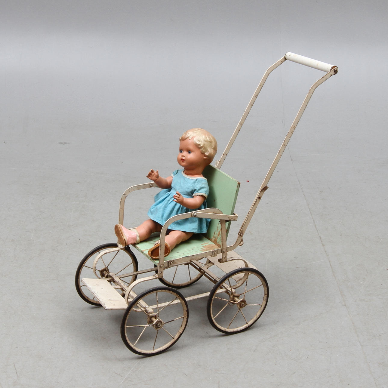 CELLULOIDDOCKA samt DOCKVAGN.