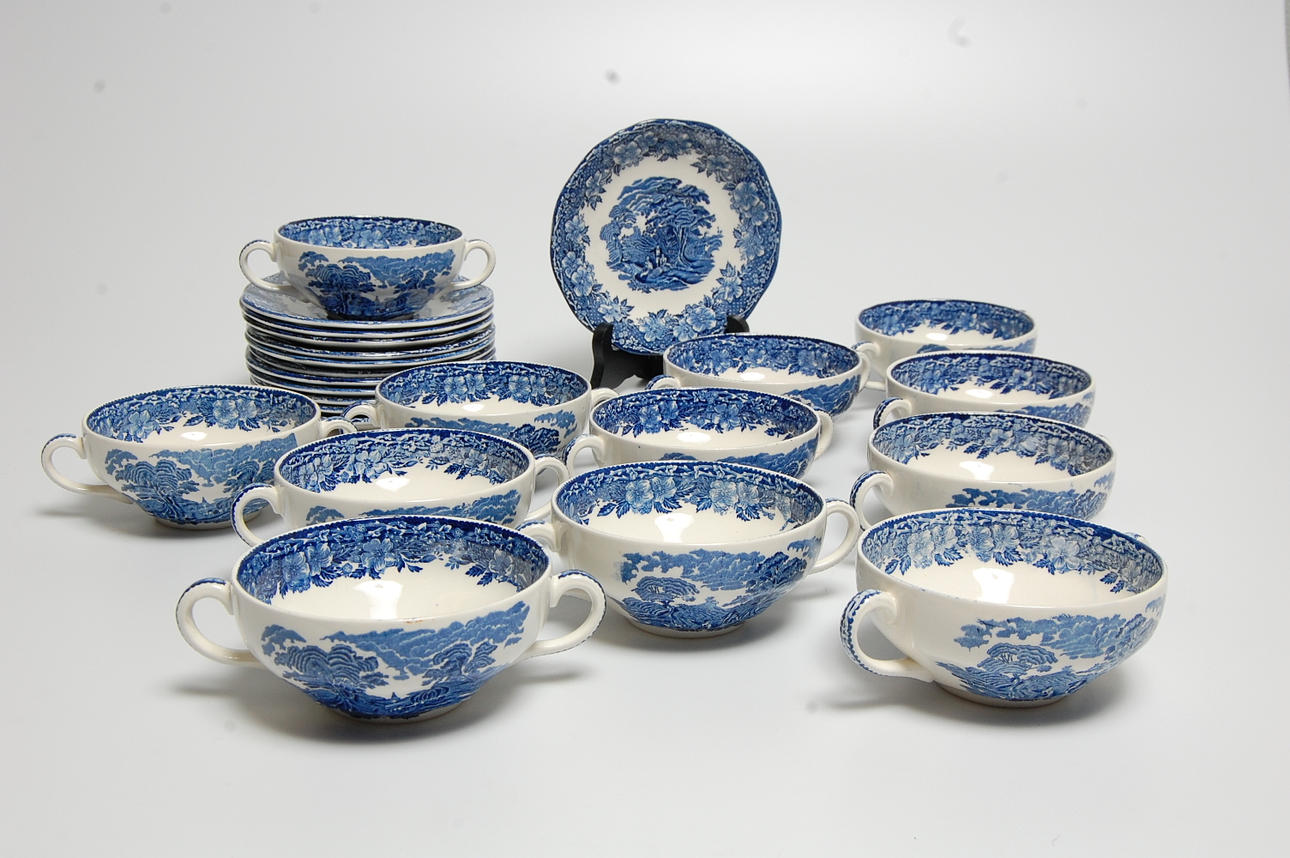 BULJONGKOPPAR, 24 delar, Woodland & Wedgwood, England.