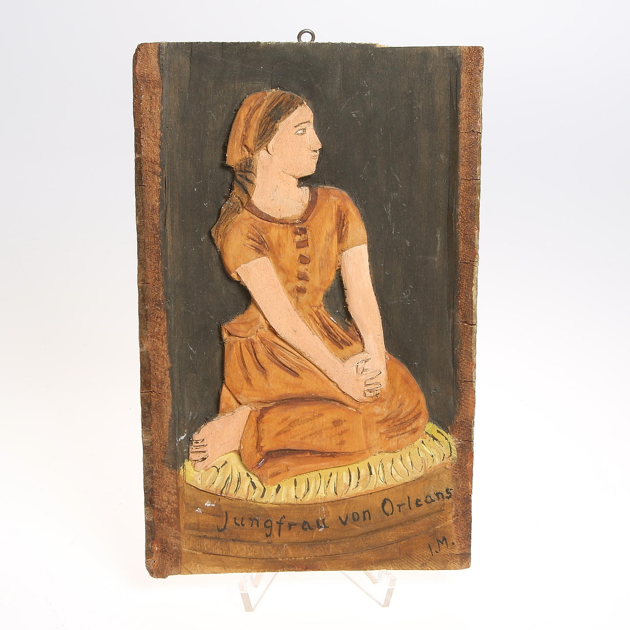 IDA MALM. Trärelief, "Jungfrua von Orleans", signerad och daterad, Bergsjö 1941.