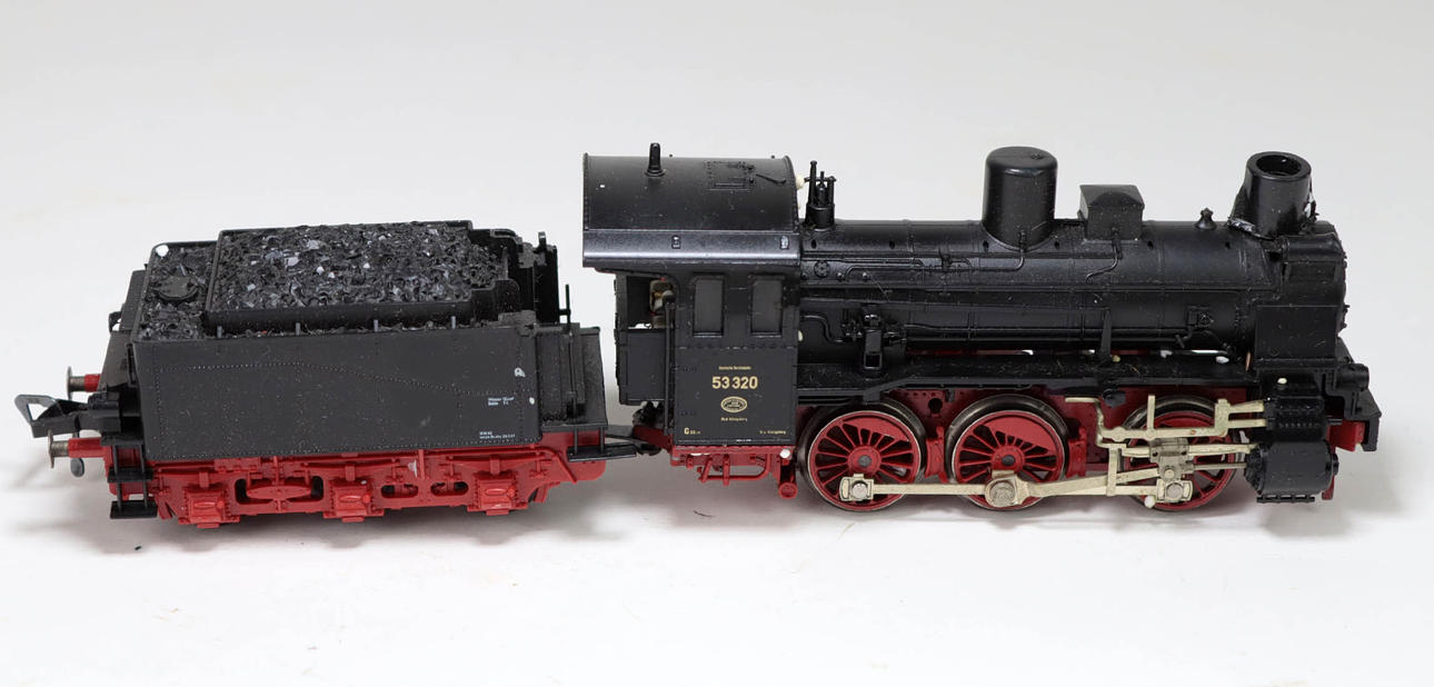 FLEISCHMANN TENDER LOCOMOTIVE 4124.