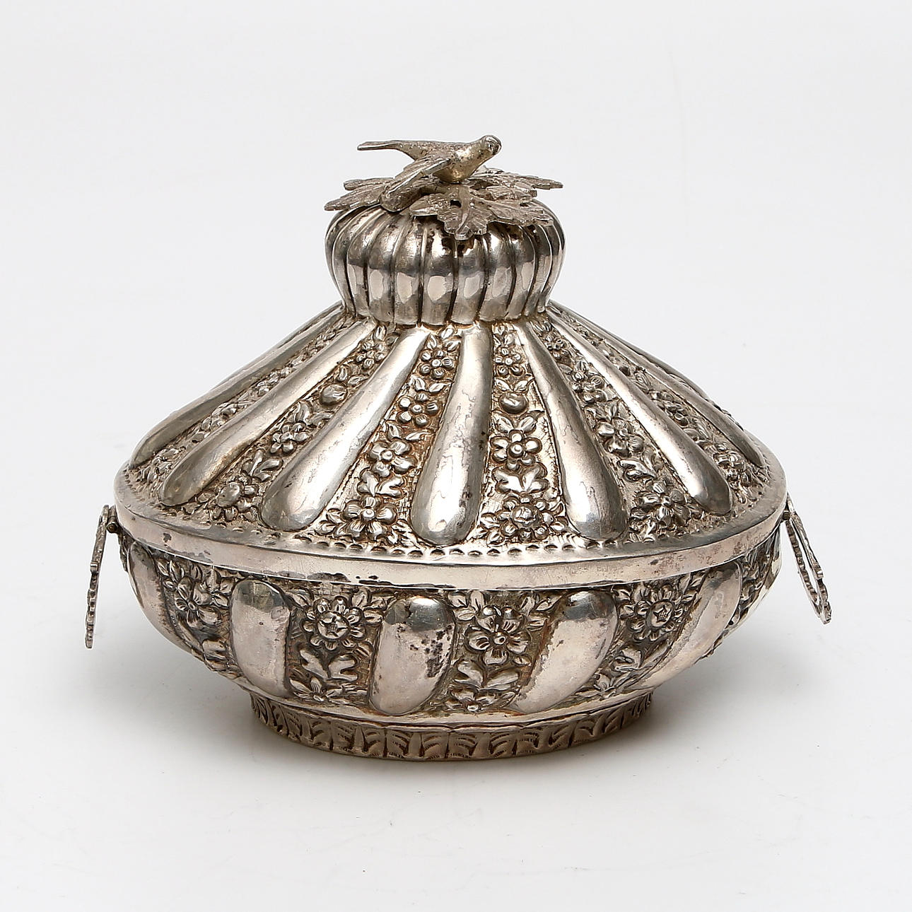 SKÅL MED LOCK, Silver, troligen Mellanöstern. Vikt 782 gram.