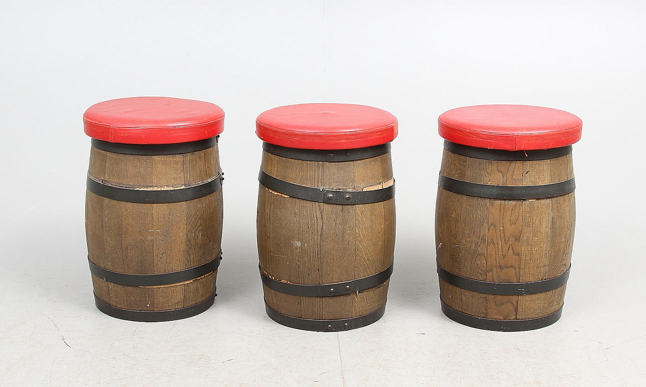 PALLAR i form av tunna, 3 st. 1900-tal.