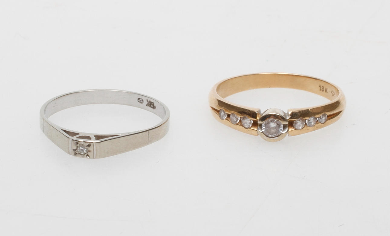 RINGAR, 2 st, 18k guld, vikt ca 5,6 gr.