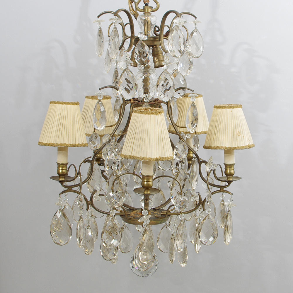 LJUSKRONA med prismor, barockstil, höjd 70 cm.