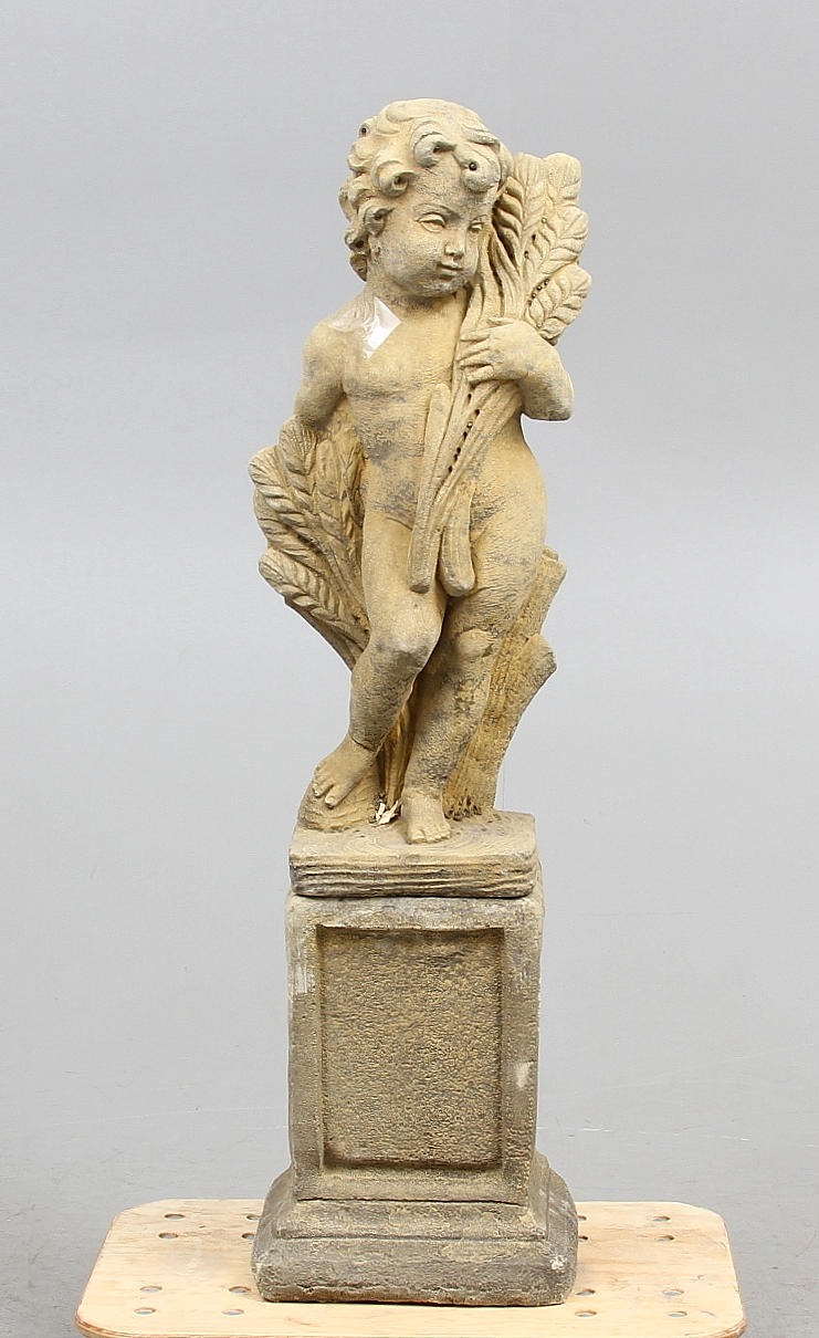 TRÄDGÅRDSSKULPTUR på sockel, stenmassa, 2000-tal.