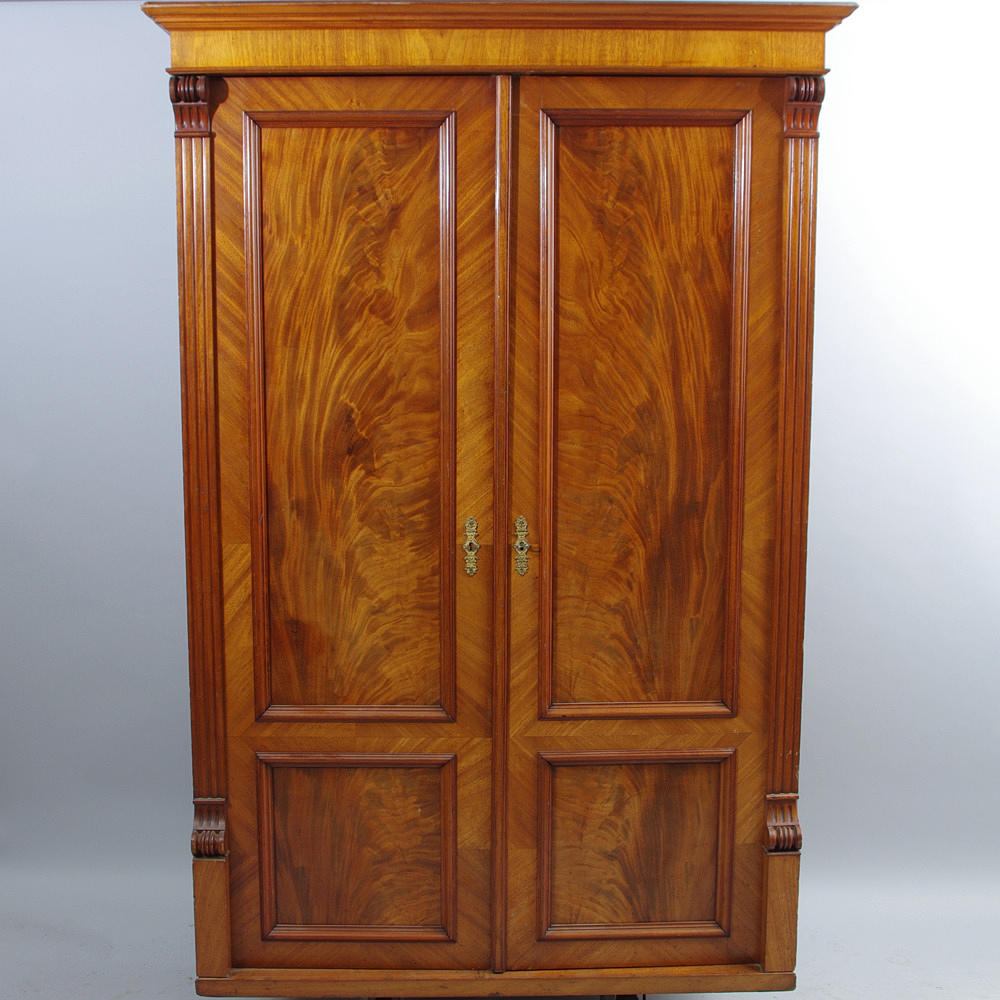 ARKIVSKÅP, mahogny, nyrenässans, har använts till fjärilssamling.